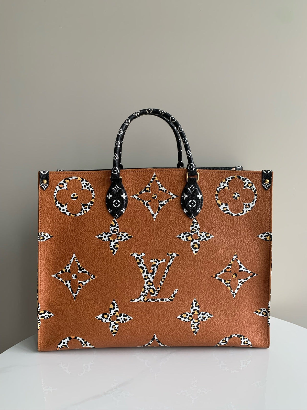 LOUIS VUITTON<br>Tote Bag