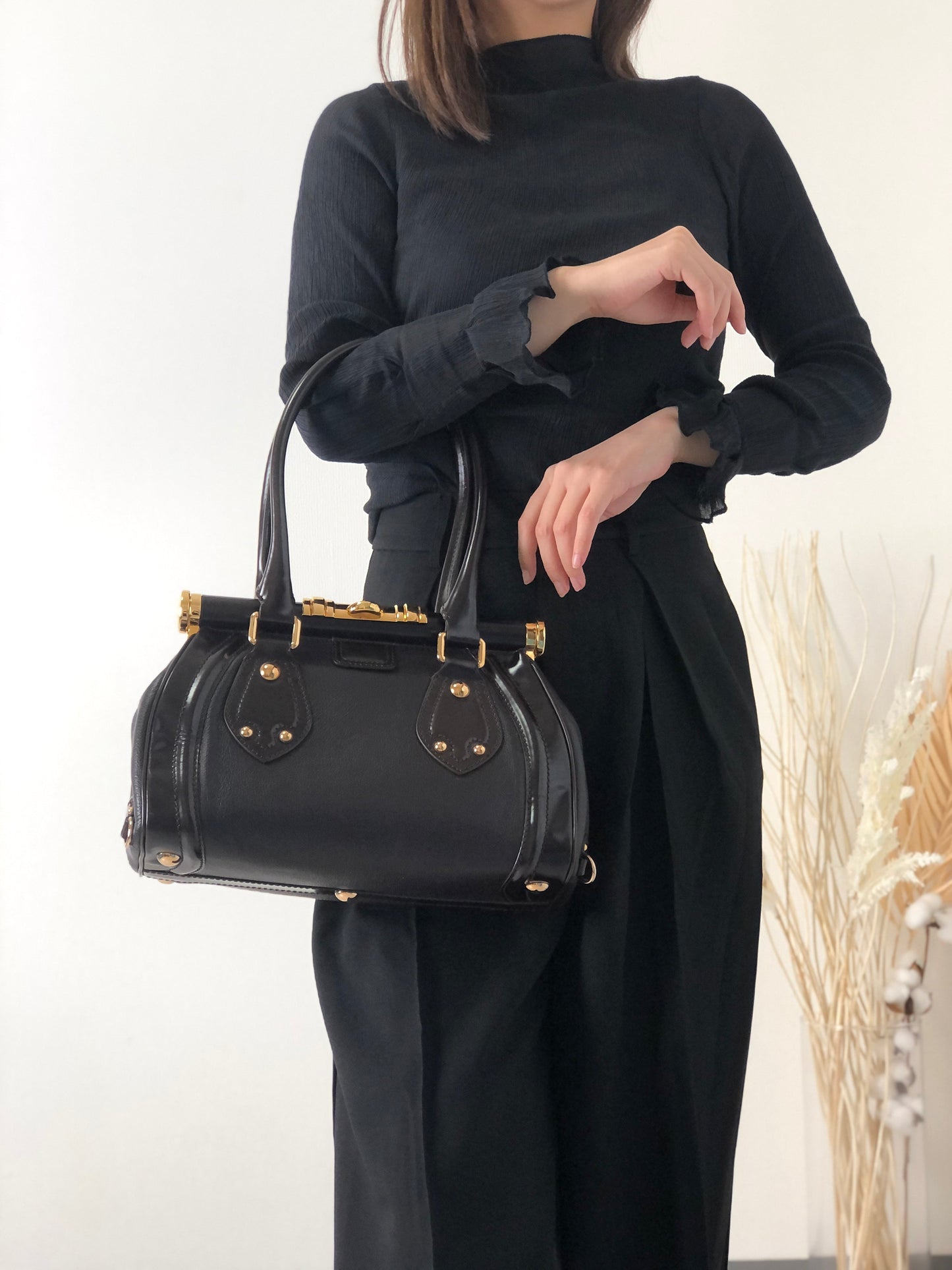 CELINE  Metal Clasp Leather Handbag Brown Vintage a6g24w