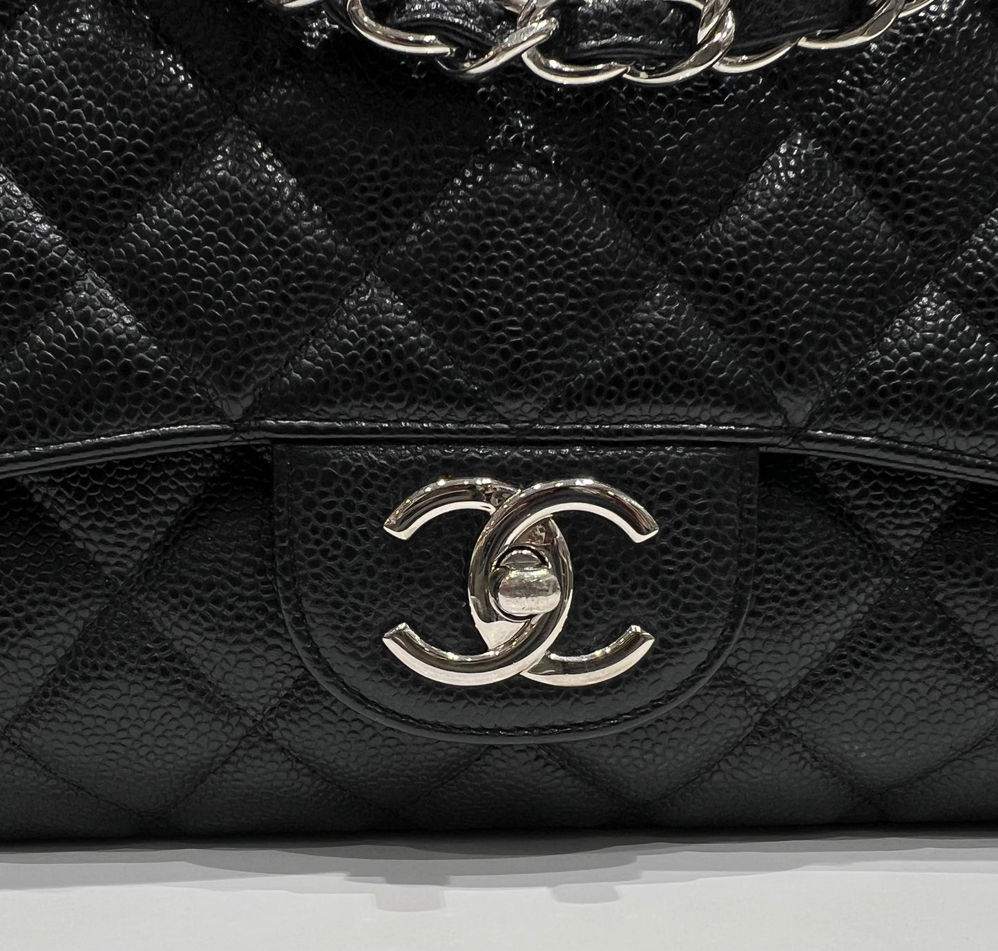 Chanel - sac classique maxi jumbo cuir caviar noir