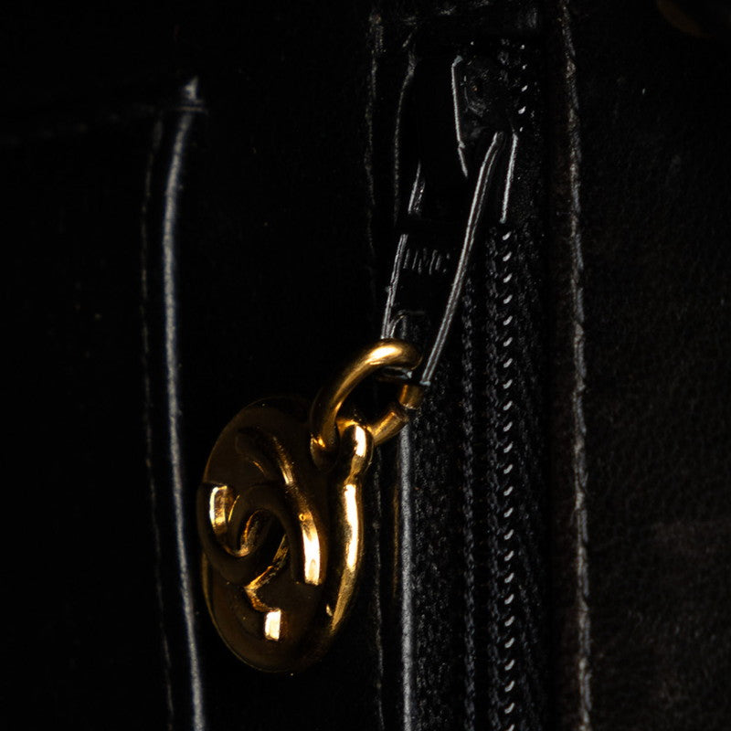Chanel Diana Flap Shoulder Bag  Leather Shoulder Bag in Good condition