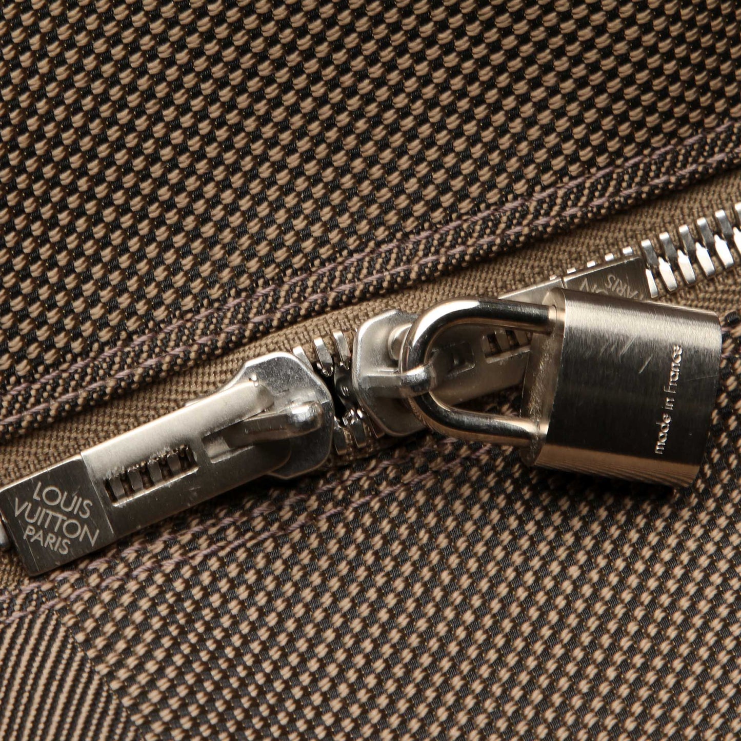 Louis-Vuitton Damier Geant Souverain