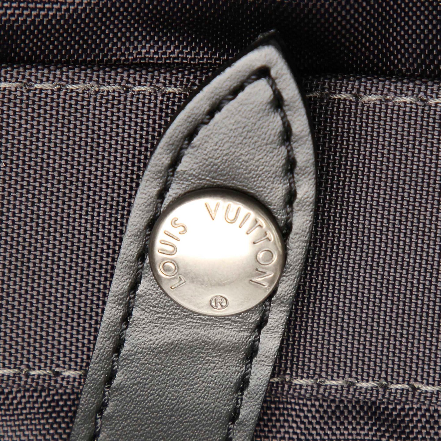 Louis-Vuitton Taiga Helanga 1 Poche Gray
