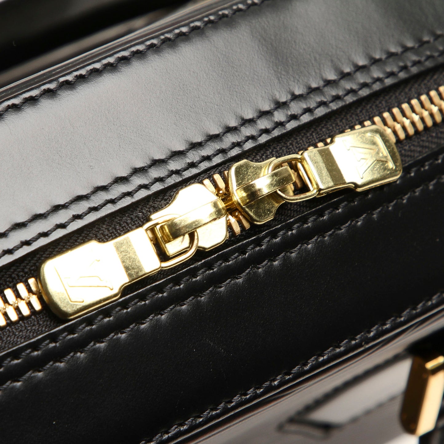 Louis-Vuitton Epi Sablons Black