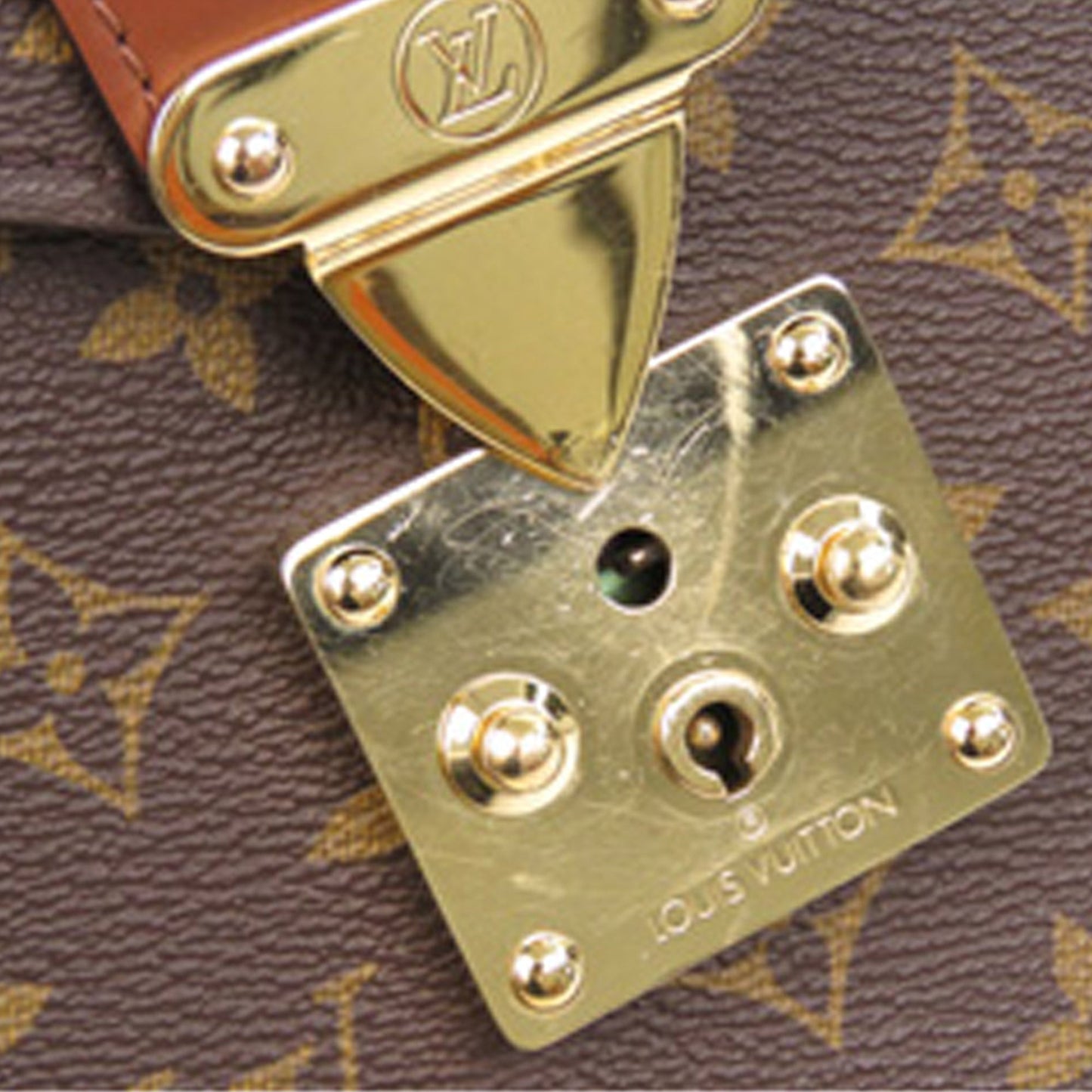 Louis-Vuitton Monogram Porte Documents Bandouliere