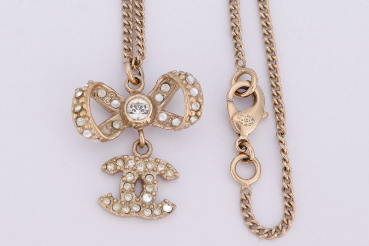 Chanel Vintage Ribbon Necklace GP With Rhinestone
