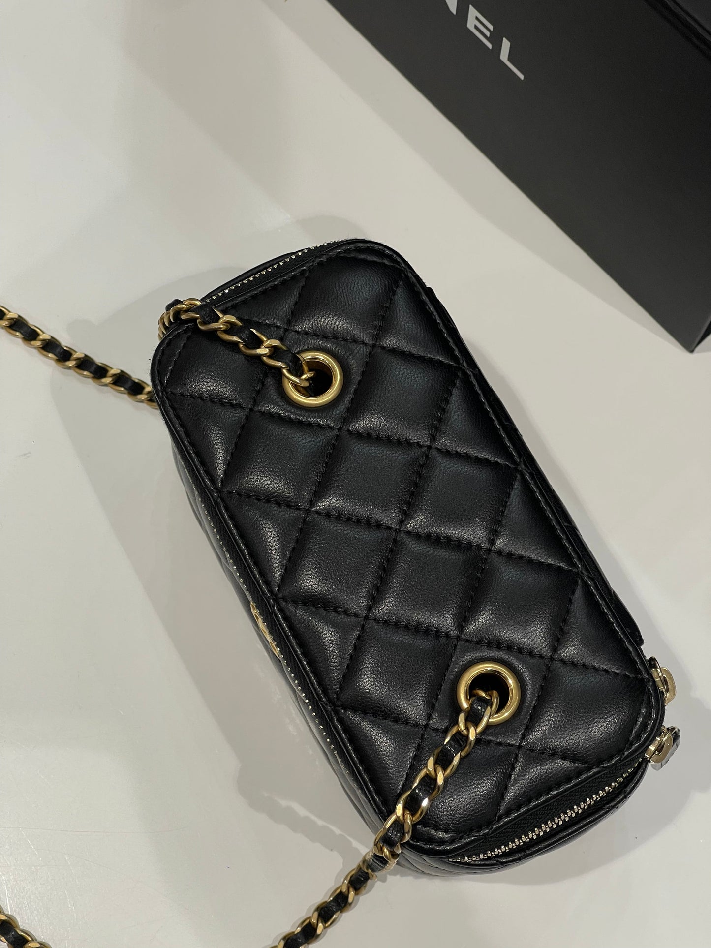 Chanel - sac vanity en cuir noir chaîne rétractable
