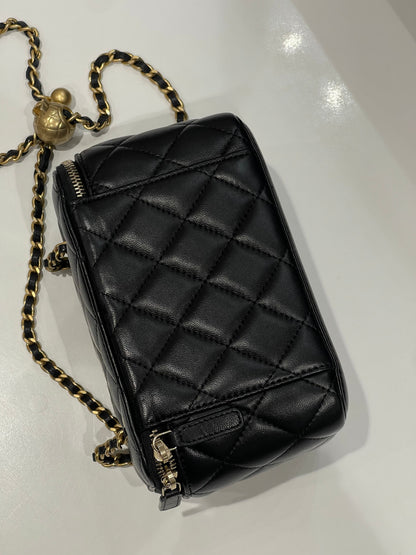 Chanel - sac vanity en cuir noir chaîne rétractable