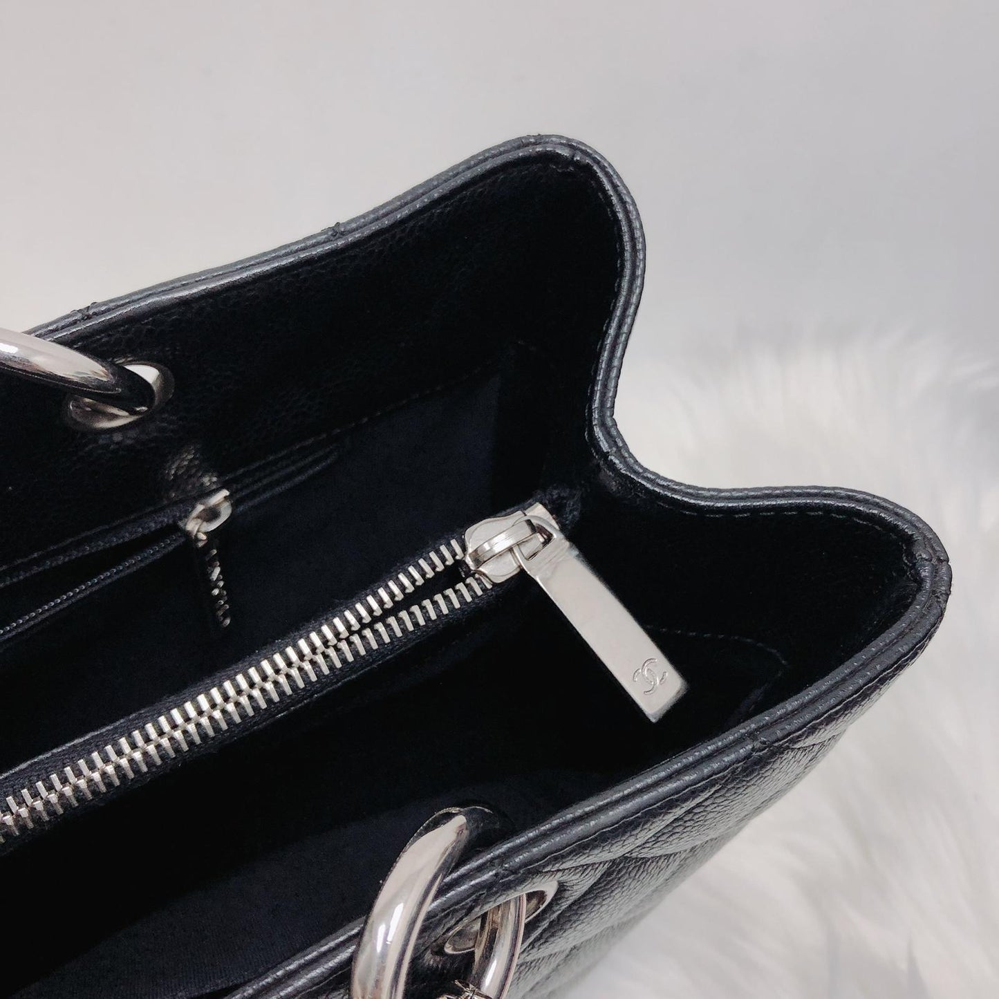 GST Caviar Tote Bag Black SHW