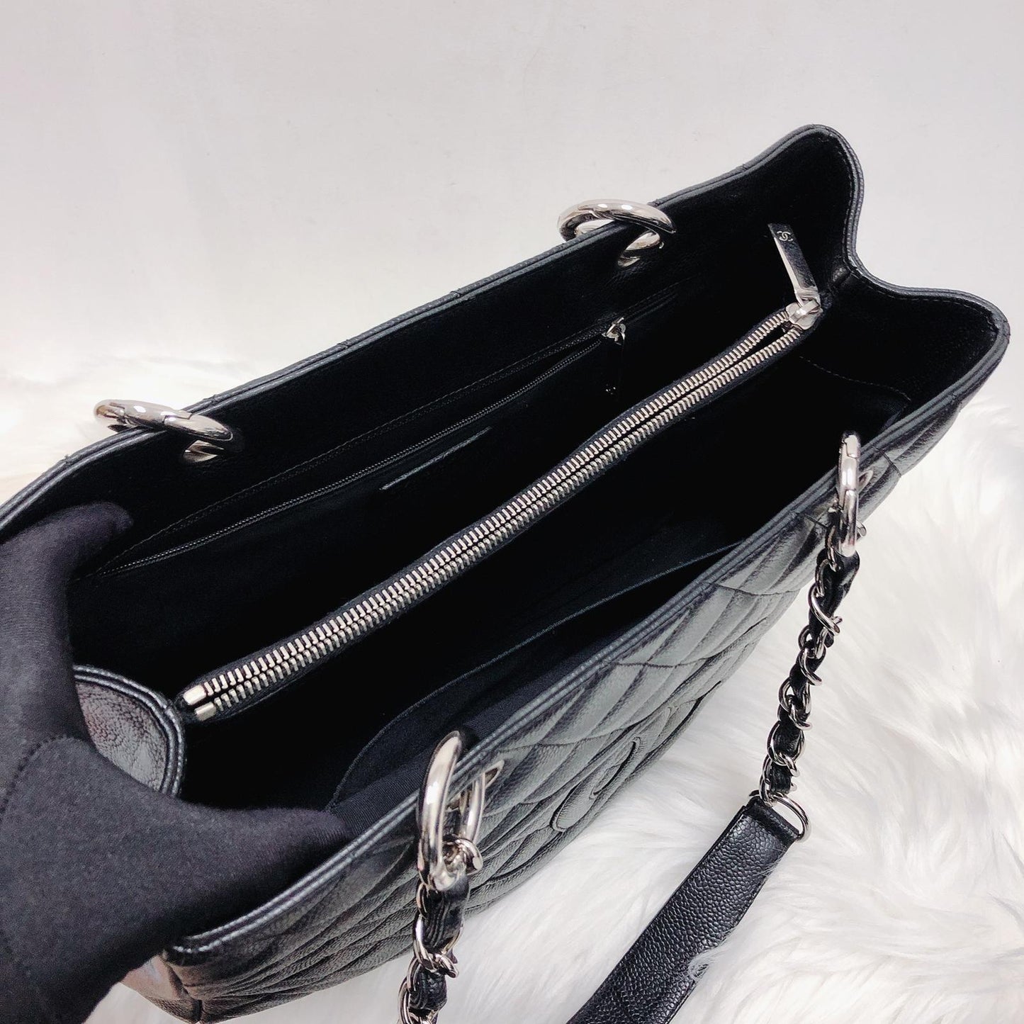 GST Caviar Tote Bag Black SHW
