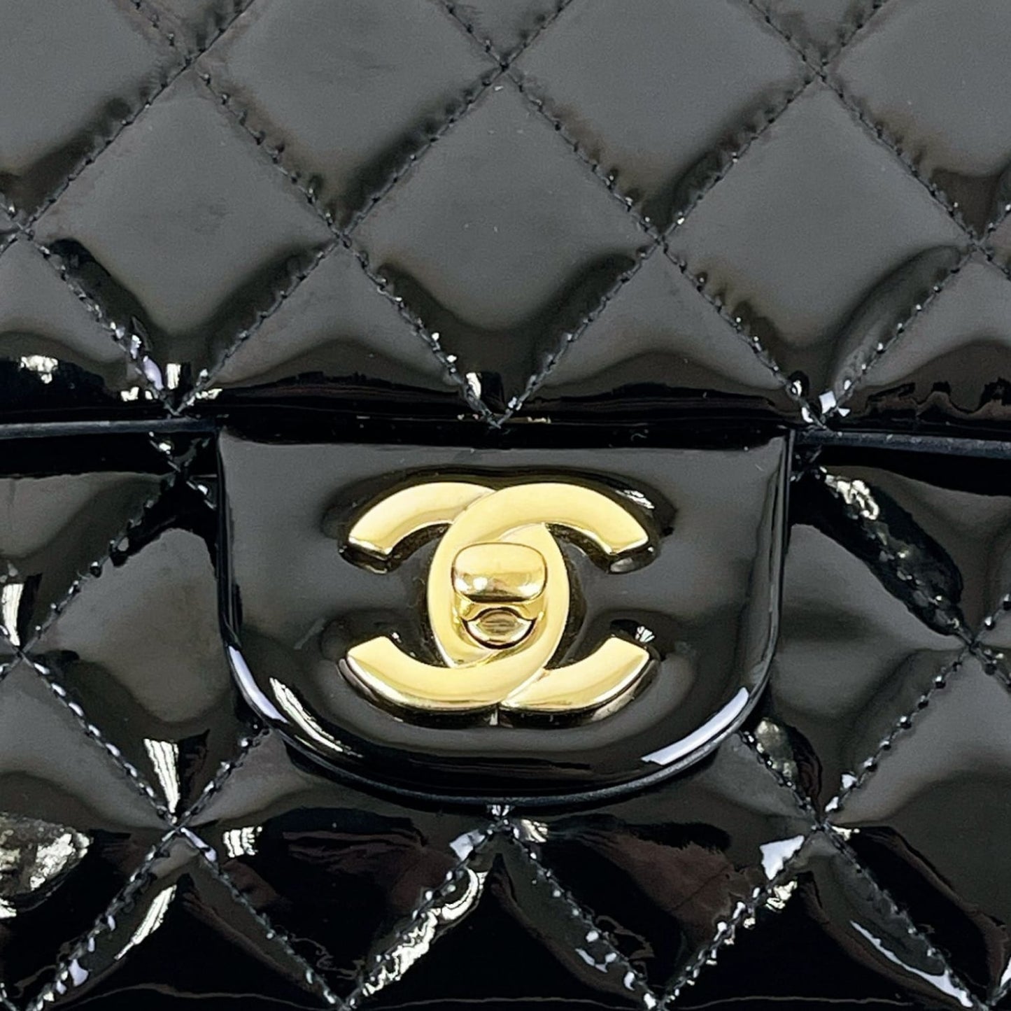Medium Classic Double Flap Patent Black GHW