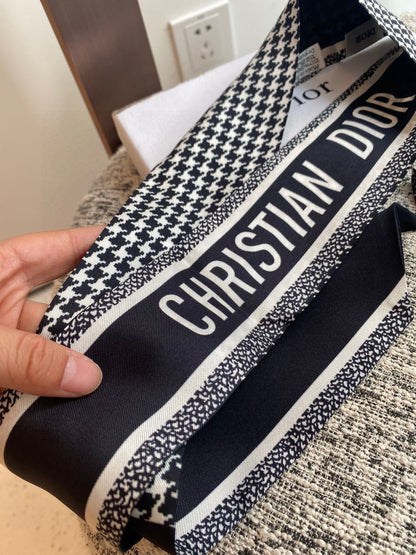 JW568 DR Scarf 100% silk twill