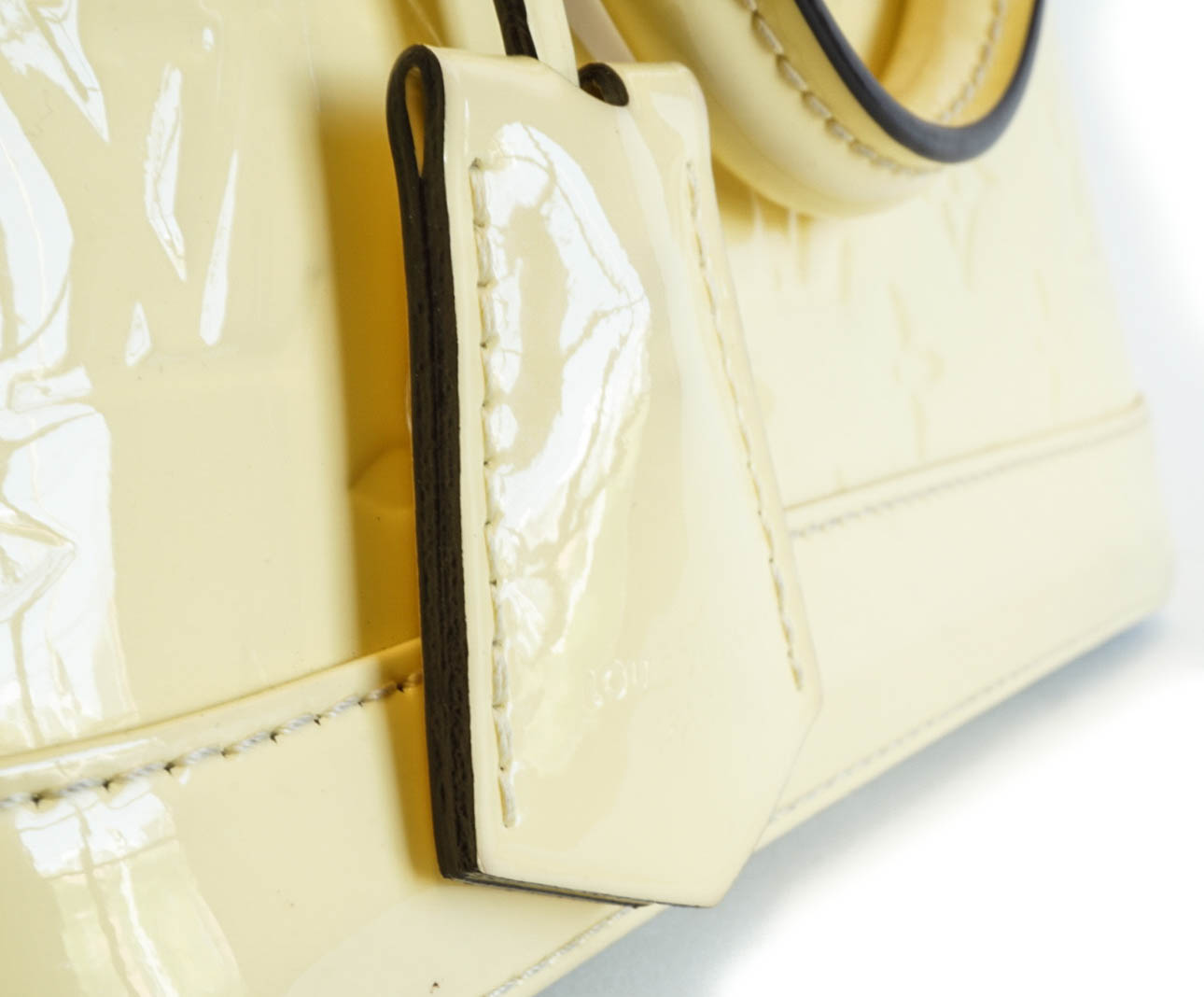 Louis-Vuitton Alma BB in Jaune Pale
