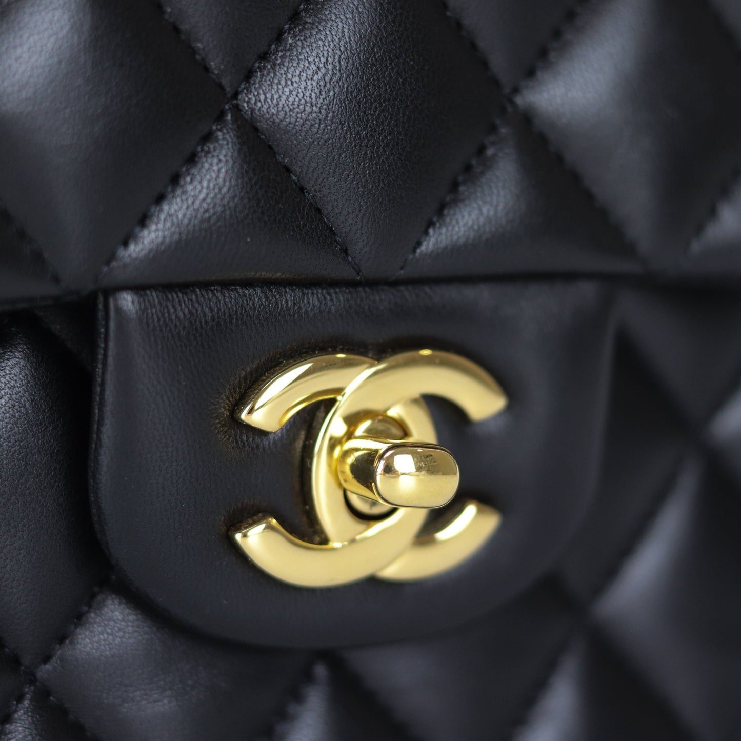 Classic Flap Black Medium Lambskin GHW