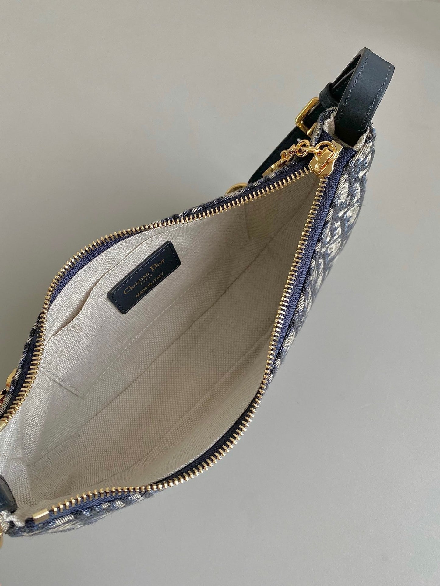 DR291 CD Lounge Bag / HIGHEST QUALITY VERSION / 10 x 6 x 2 inches