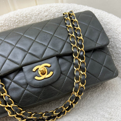 Chanel Vintage Medium Classic Flap CF in Dark Green Lambskin and 24K Gold Plated HW