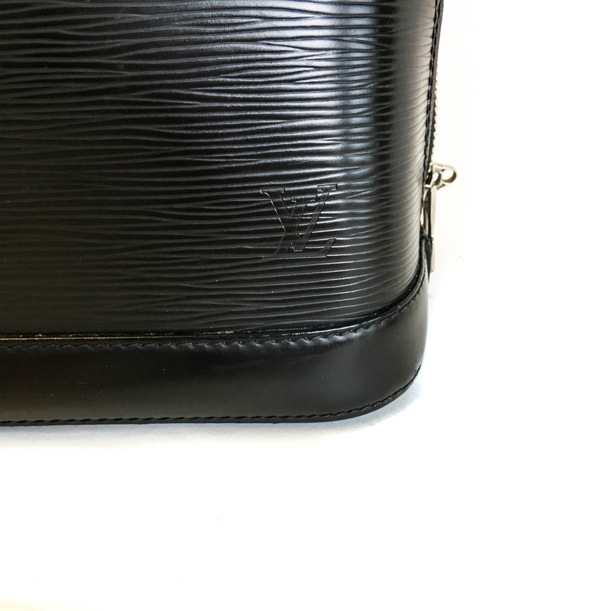 Louis-Vuitton Alma BB in Black Epi Leather