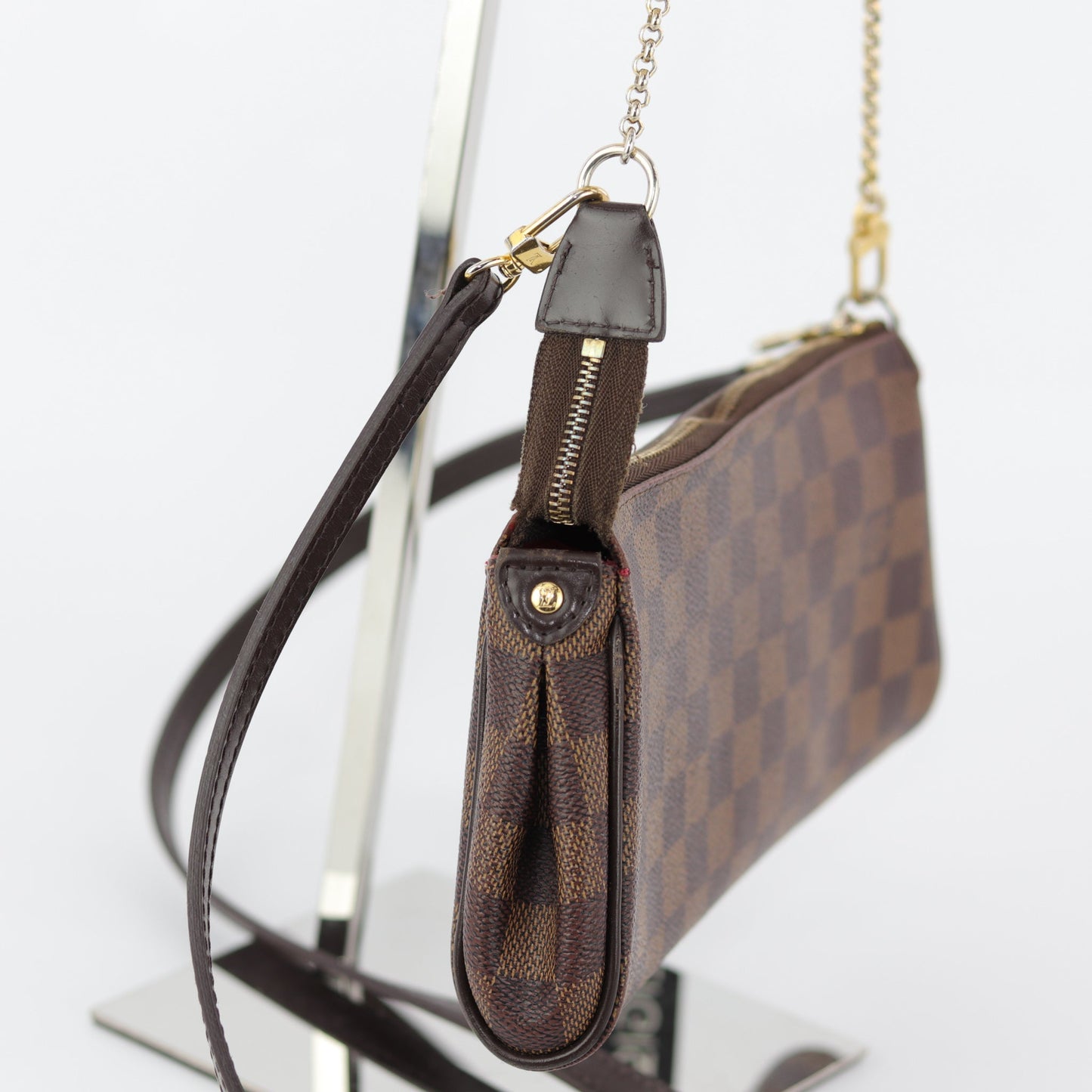 Louis-Vuitton Eva Bag in Damier Ebene with strap