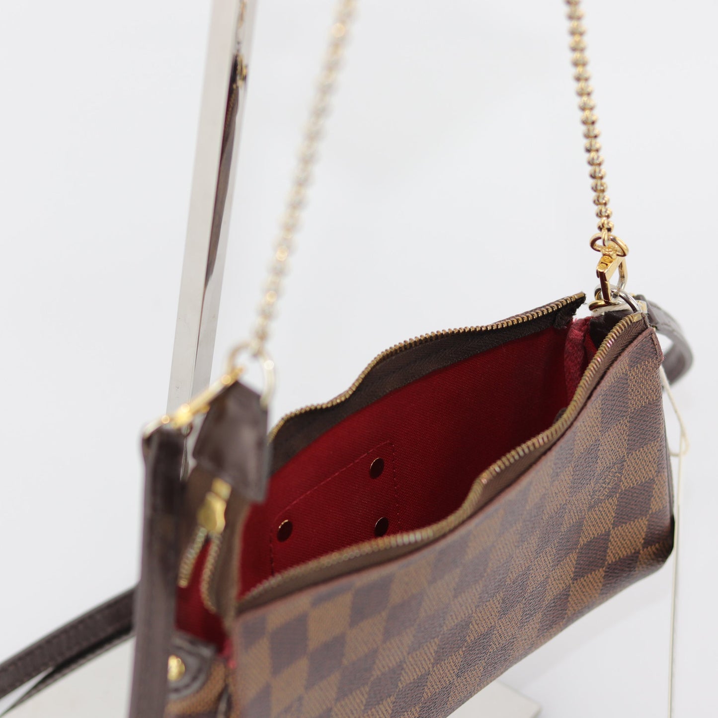Louis-Vuitton Eva Bag in Damier Ebene with strap