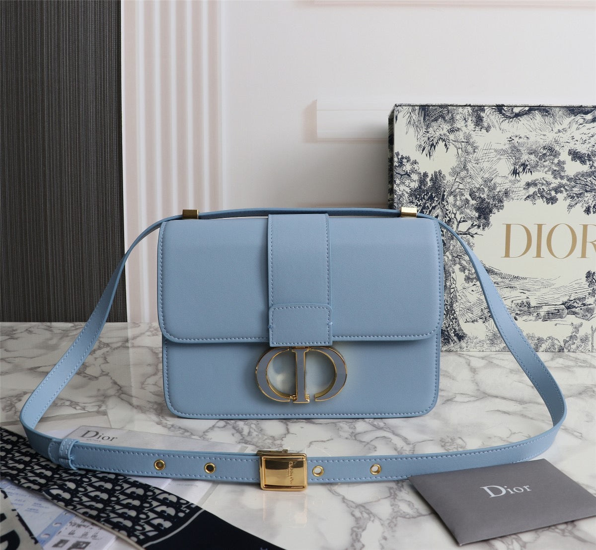 DR276 30 Montaigne Bag / 9.5 x 6.5 x 3 inches