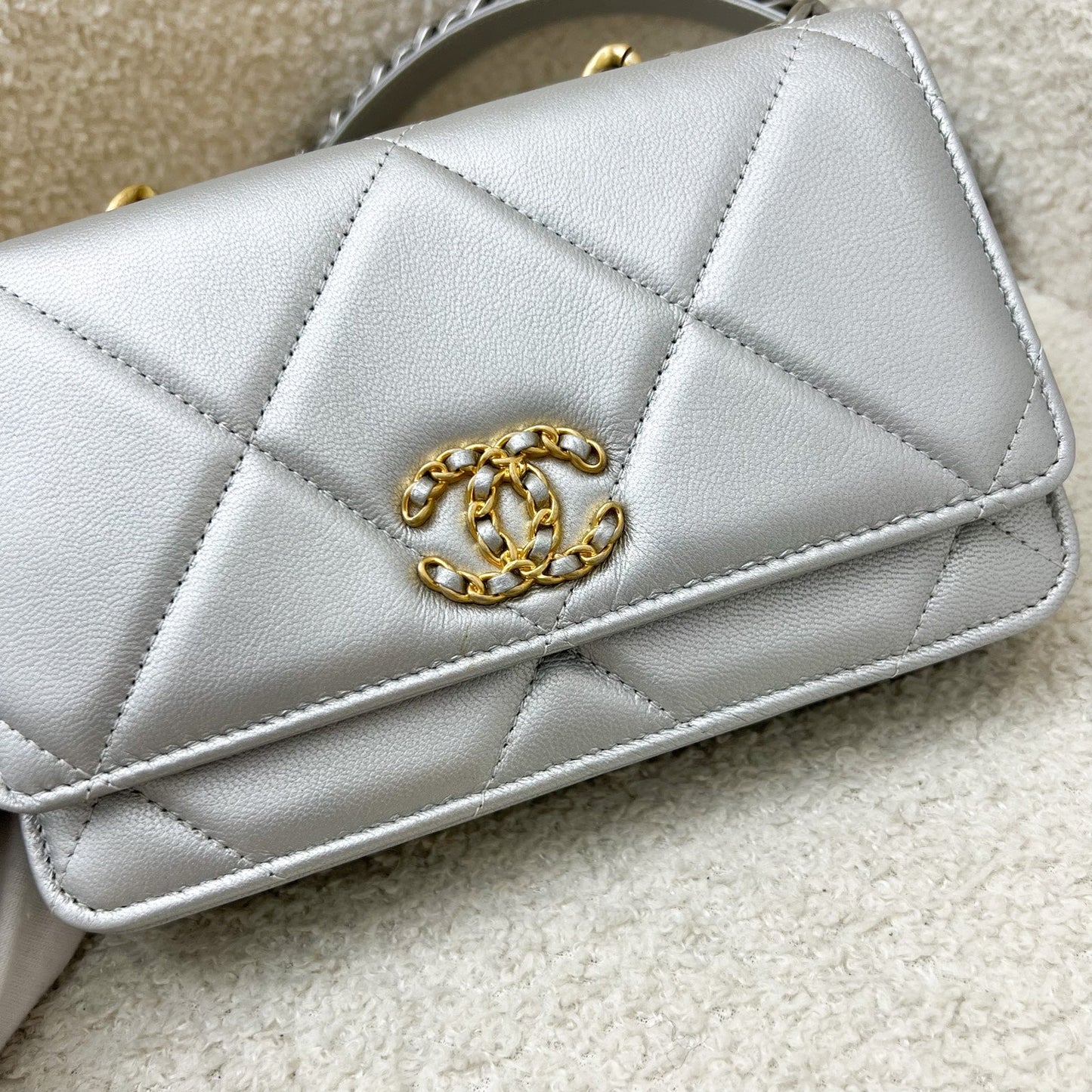 Chanel 19 Wallet on Chain WOC in Silver Lambskin and 3-Tone HW (Model: AP3267)