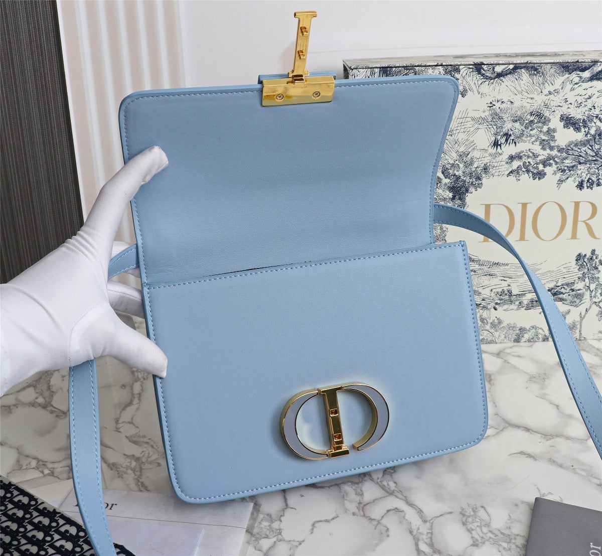 DR274 30 Montaigne Bag / 9.5 x 6.5 x 3 inches