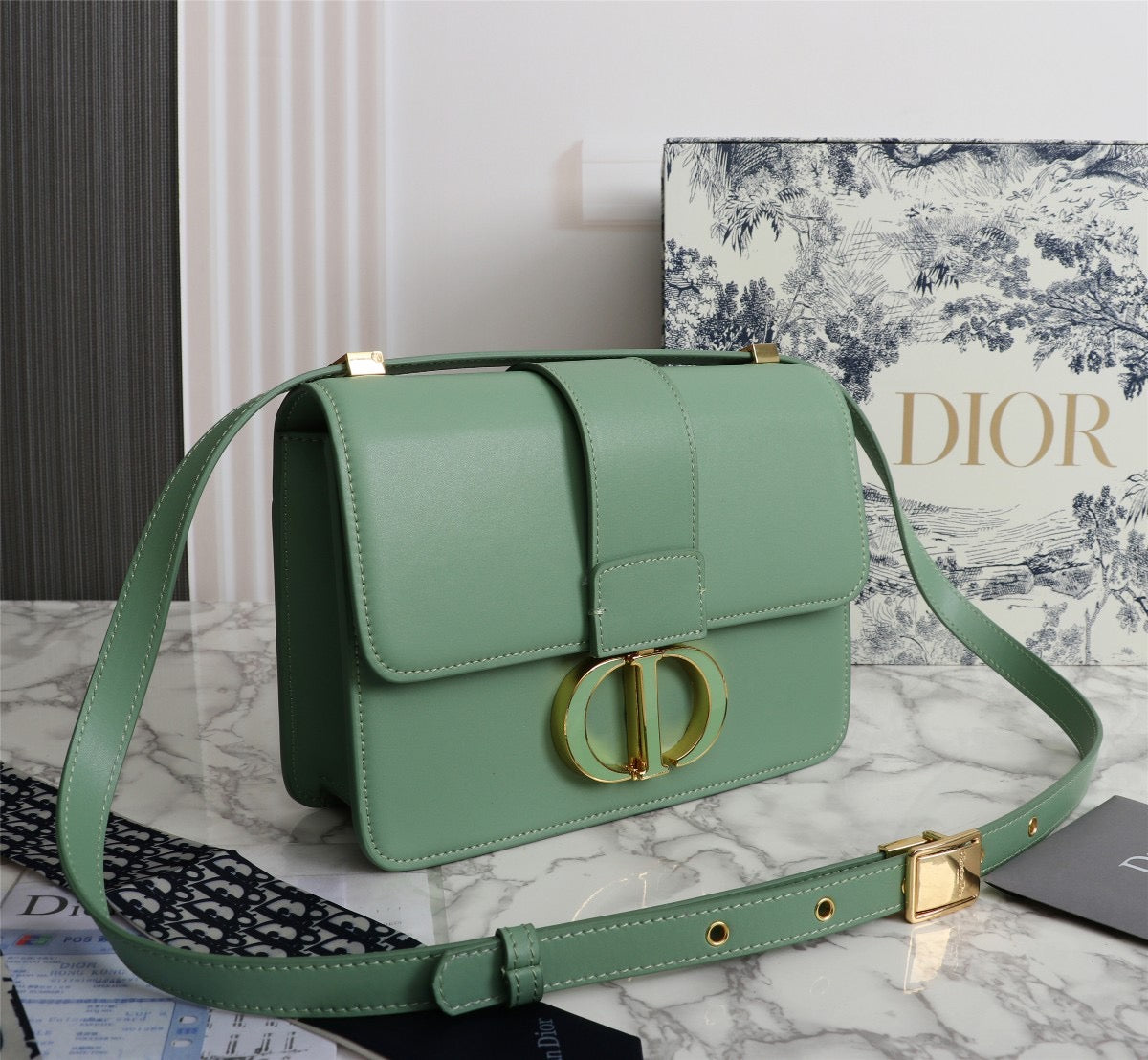 DR276 30 Montaigne Bag / 9.5 x 6.5 x 3 inches