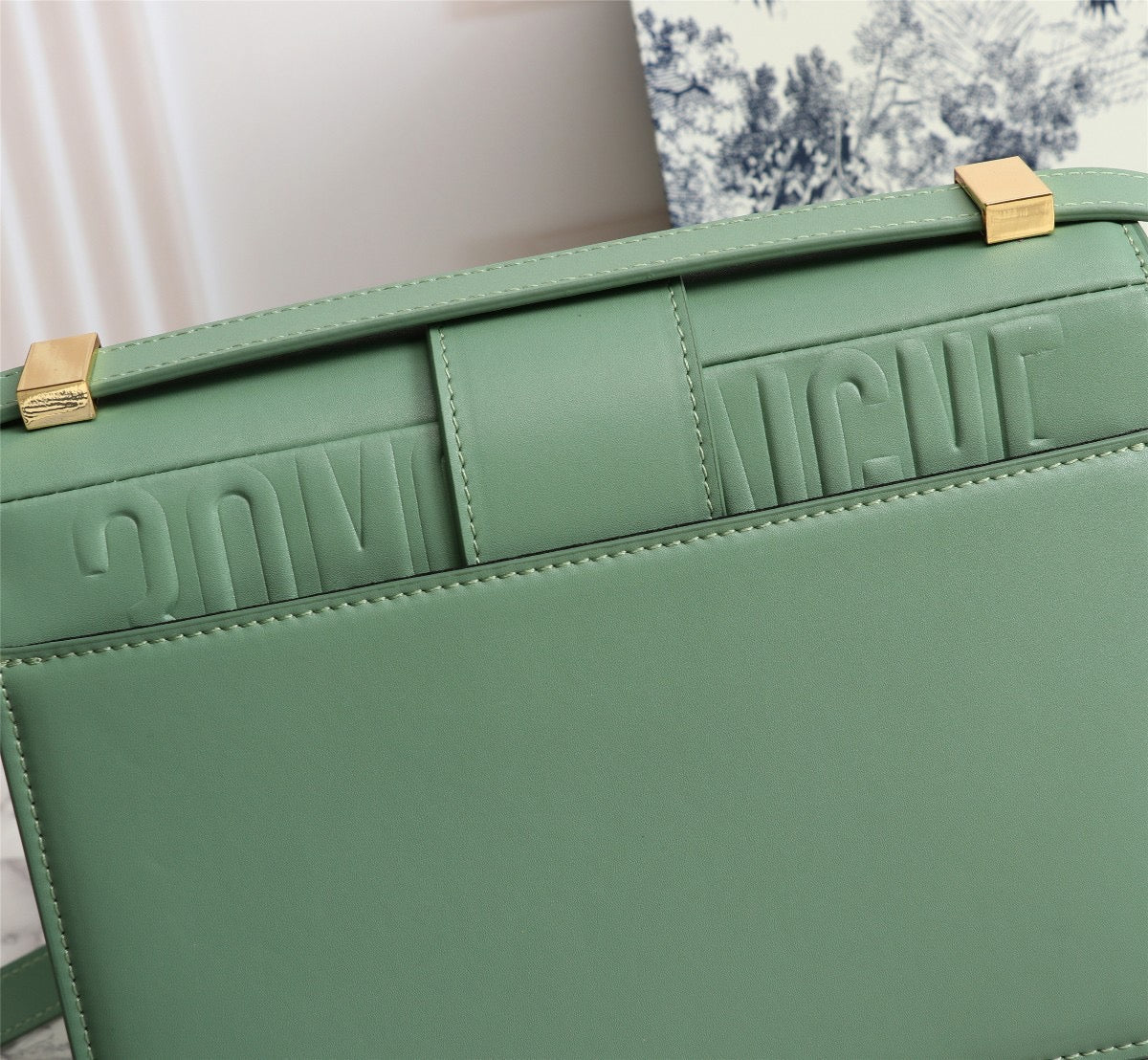 DR276 30 Montaigne Bag / 9.5 x 6.5 x 3 inches