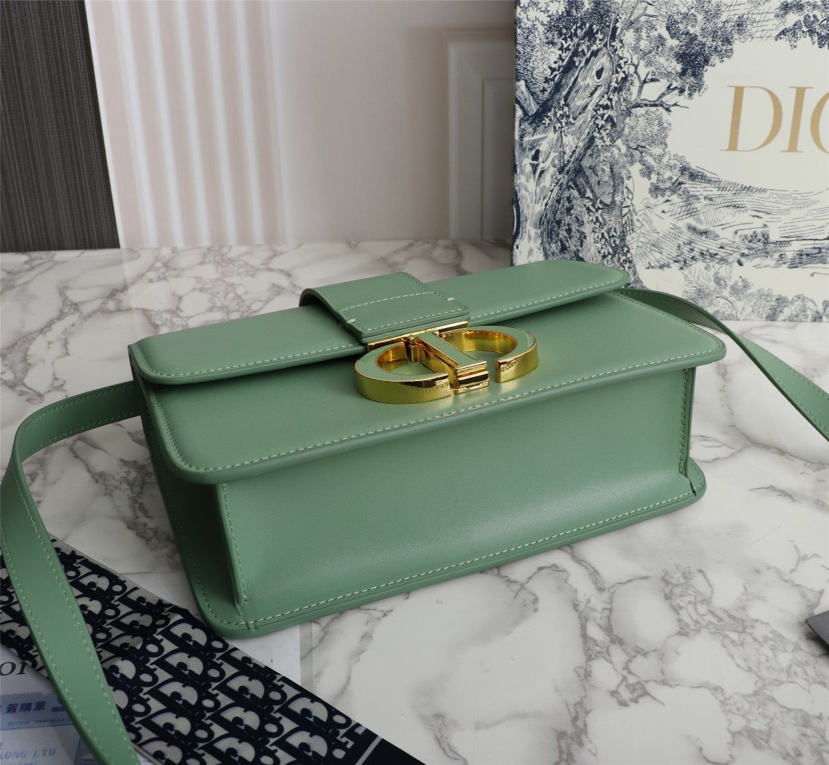 DR276 30 Montaigne Bag / 9.5 x 6.5 x 3 inches
