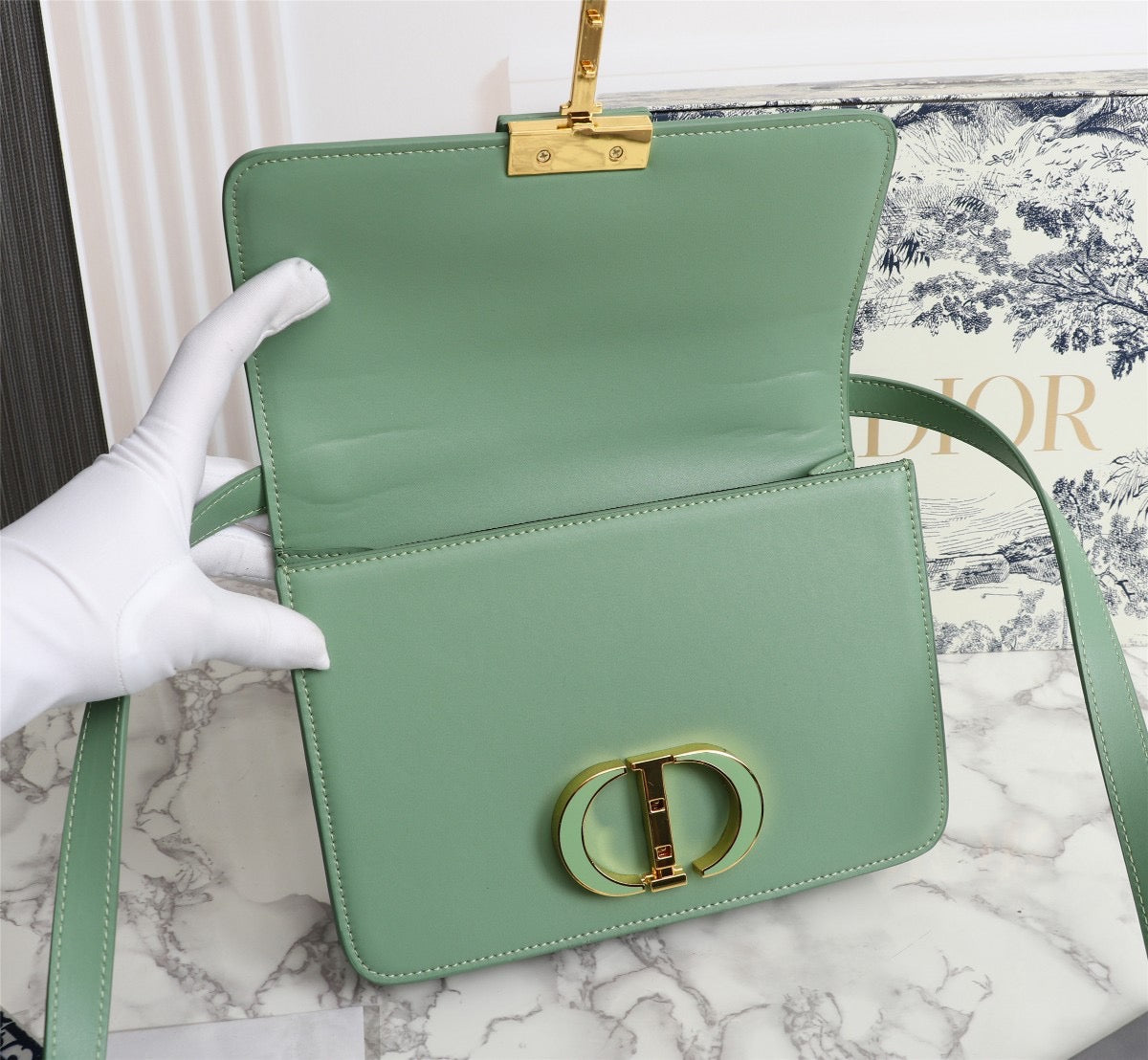 DR276 30 Montaigne Bag / 9.5 x 6.5 x 3 inches