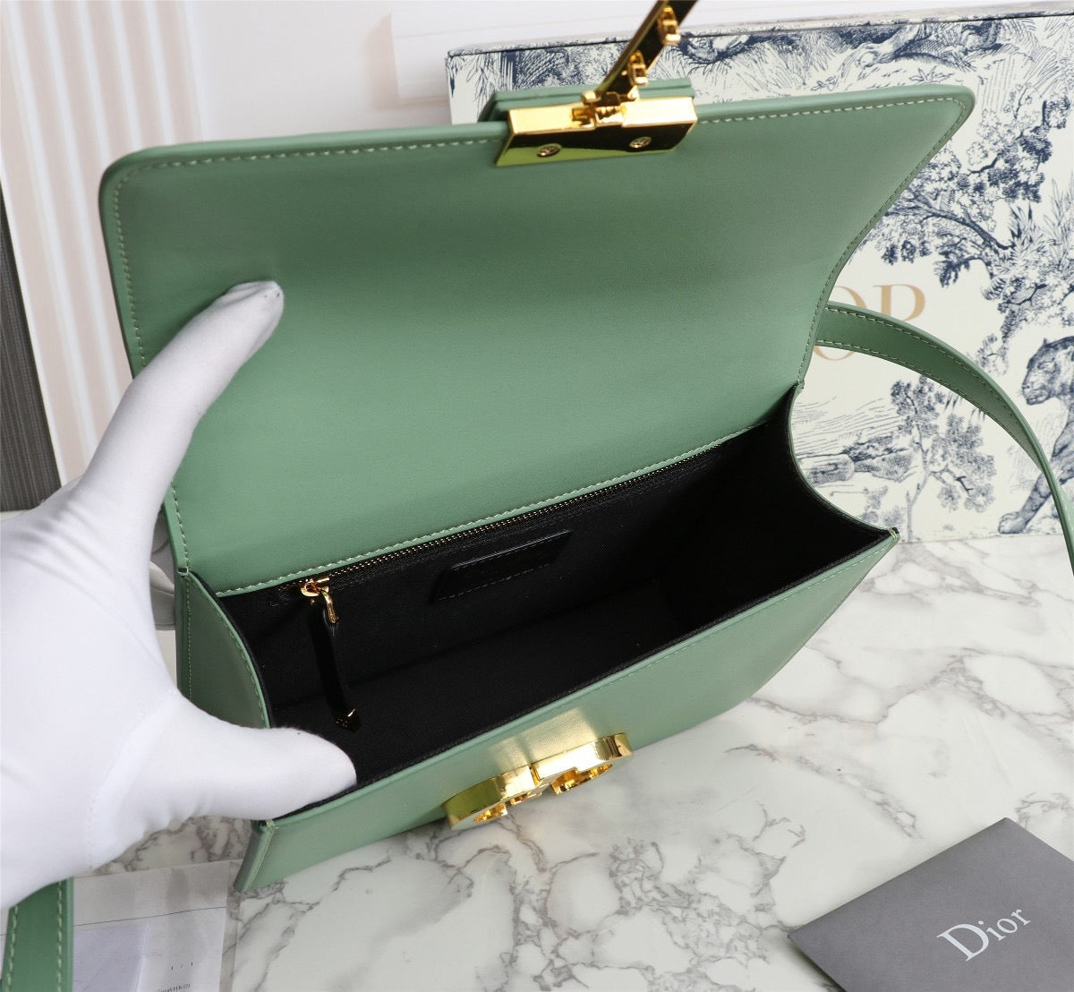 DR276 30 Montaigne Bag / 9.5 x 6.5 x 3 inches