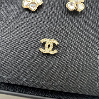 Chanel 25B Stud Earrings in Metal, Glass Pearls and Diamantés Gold, Pearly White and Crystal (Model: ABG272)