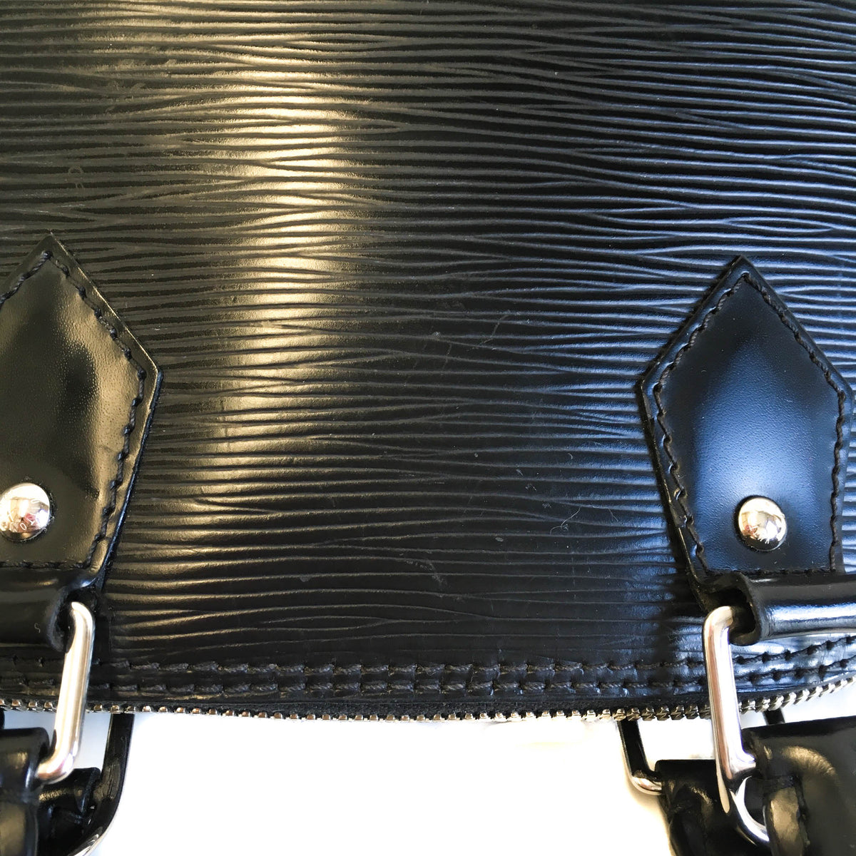 Louis-Vuitton Alma BB in Black Epi Leather