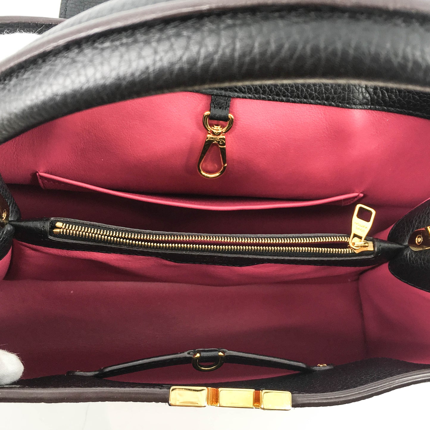 Louis-Vuitton Capucines MM Black GHW