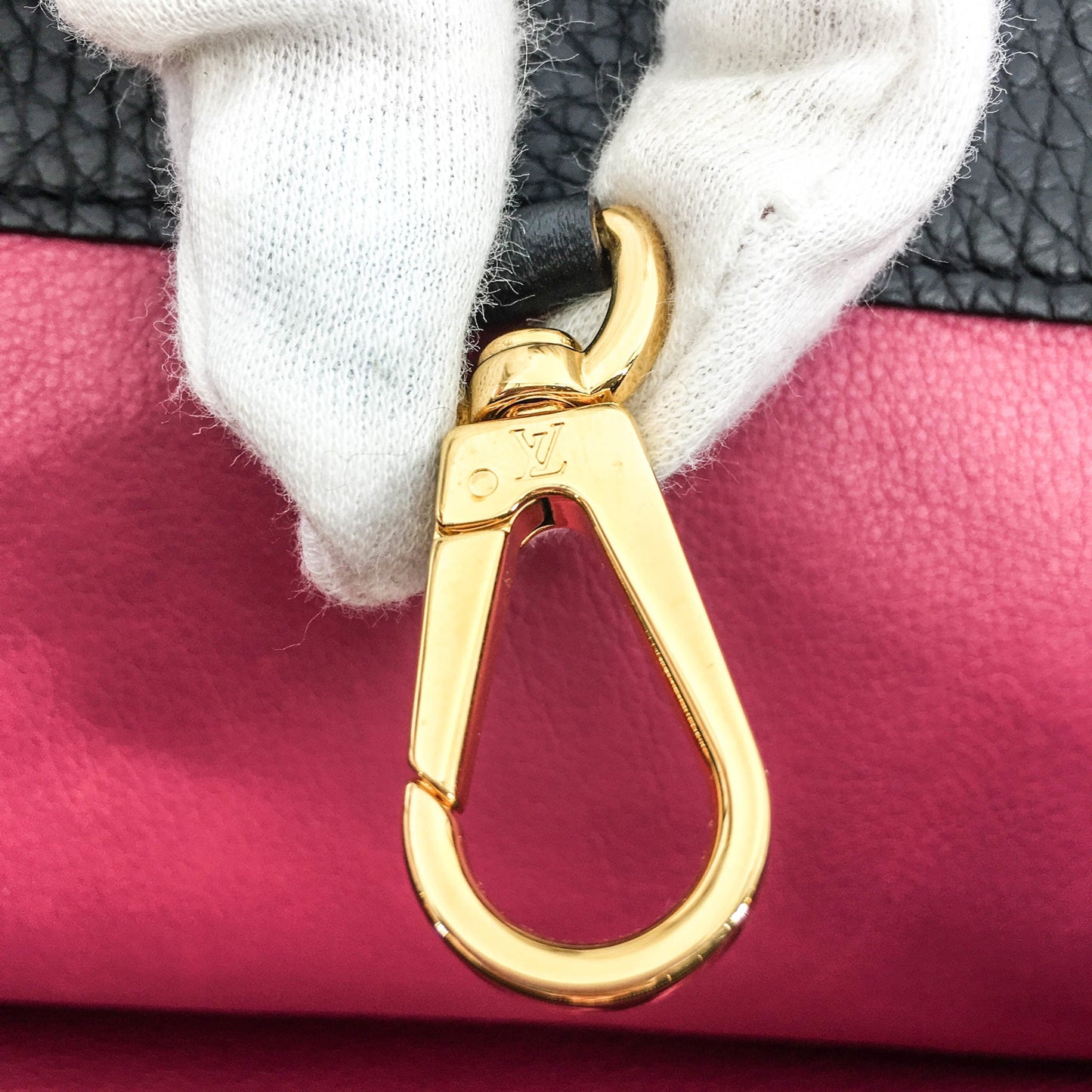 Louis-Vuitton Capucines MM Black GHW
