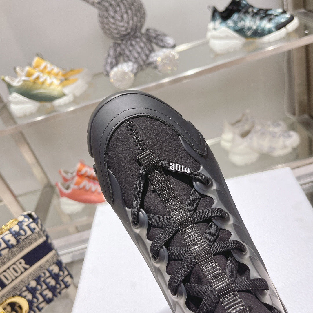 SE888 DR D-Connect Sneaker / Size5-10