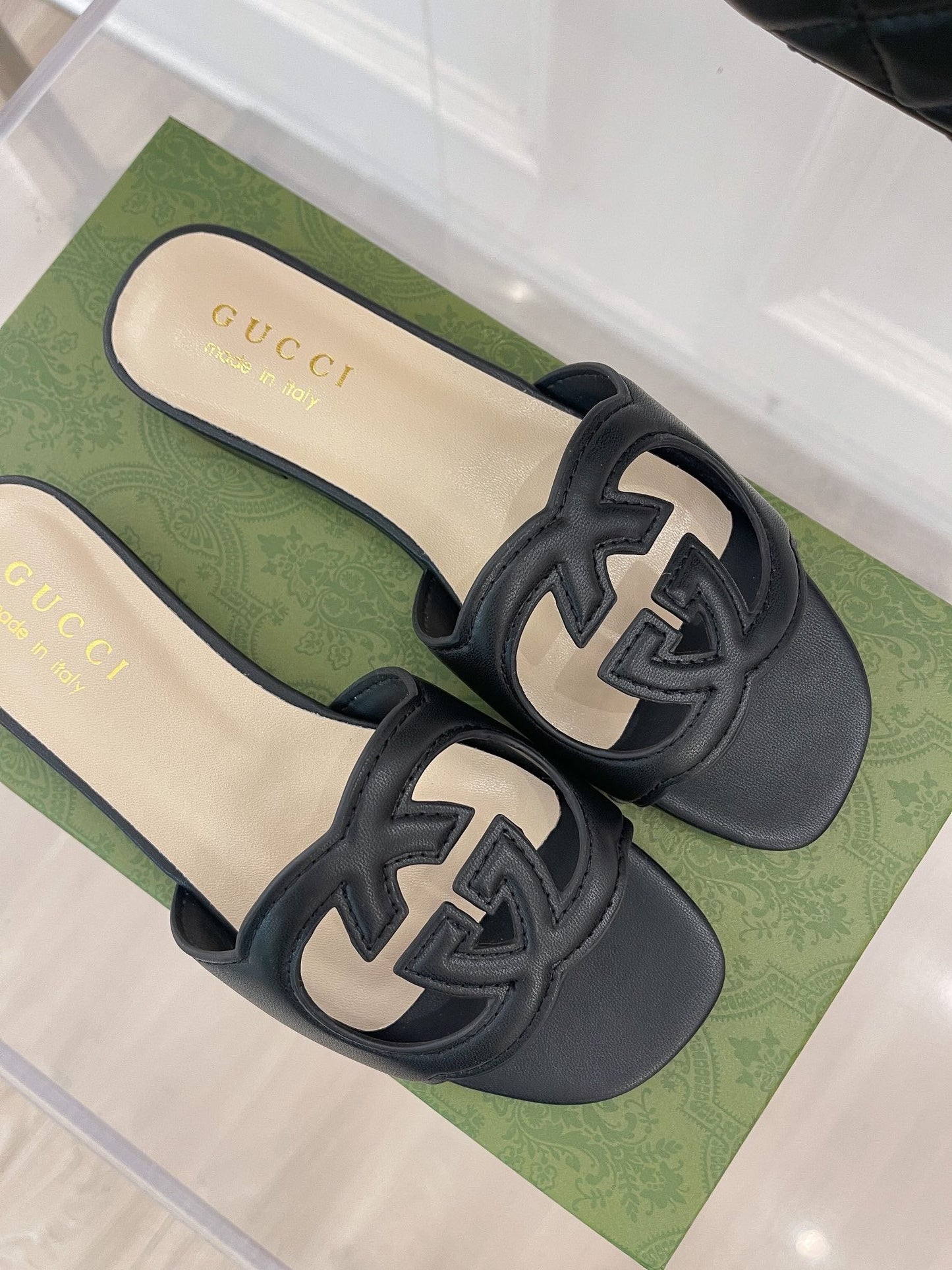 SE895 GC Women's Interlocking G cut-out Slide Sandal / Size5-10