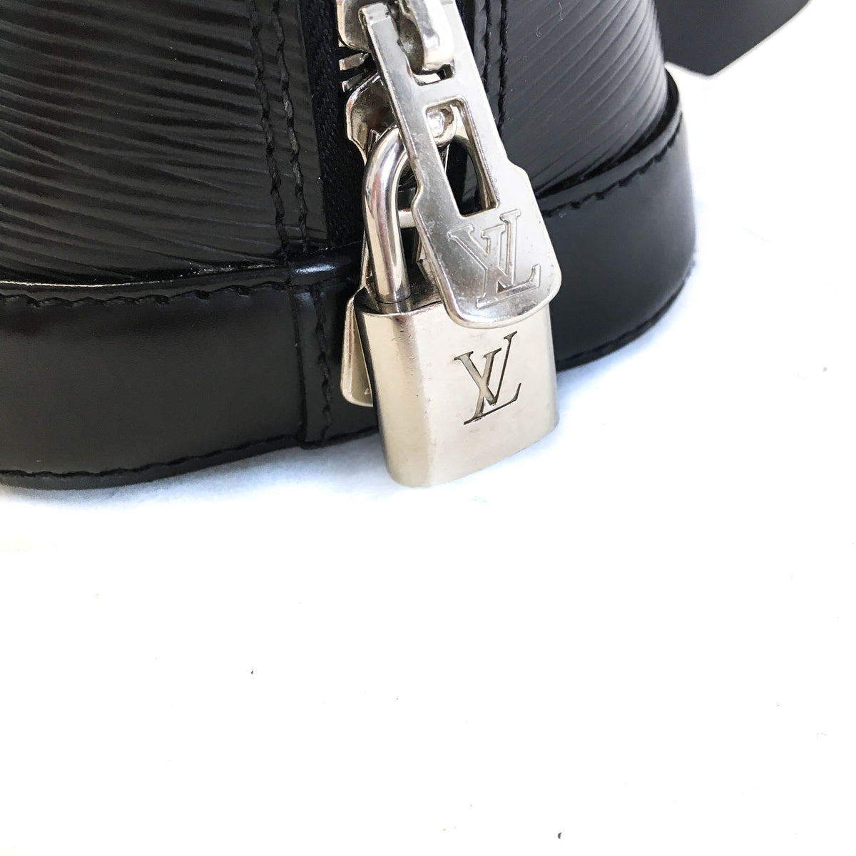 Louis-Vuitton Alma BB in Black Epi Leather