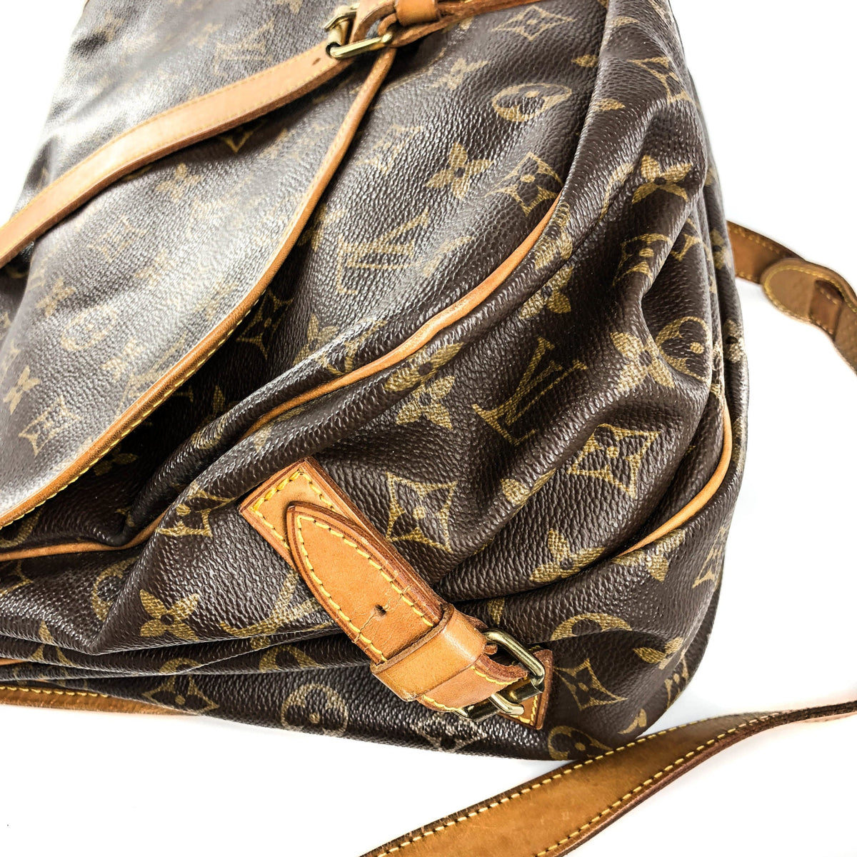 Louis-Vuitton Vintage Monogram Saumur 35 Monogram Cross Body Bag