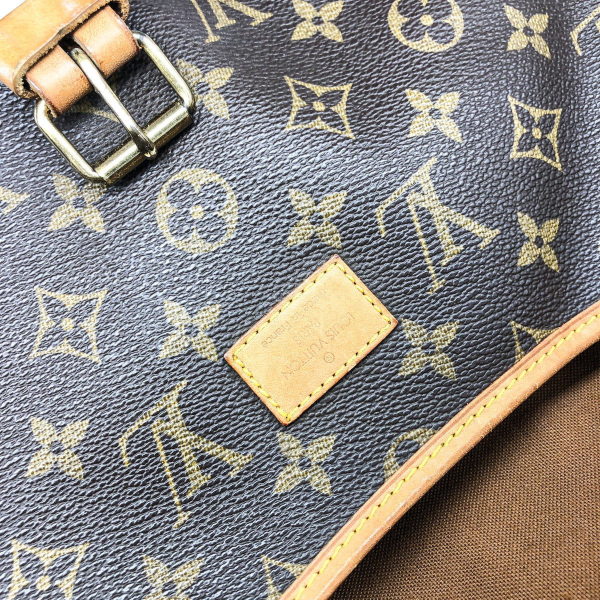 Louis-Vuitton Vintage Monogram Saumur 35 Monogram Cross Body Bag