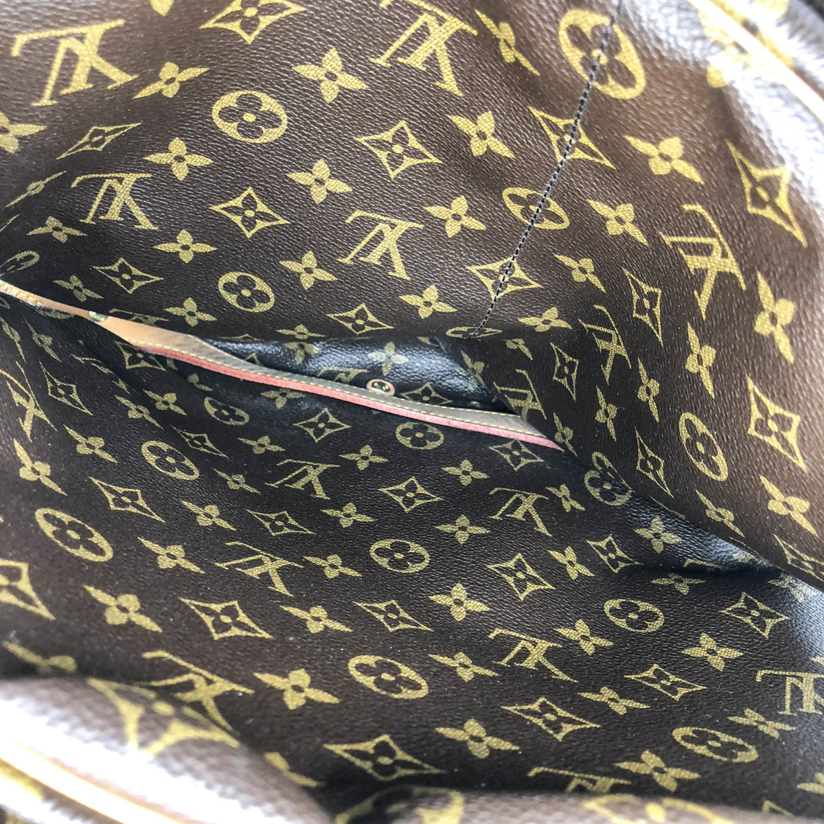 Louis-Vuitton Vintage Monogram Saumur 35 Monogram Cross Body Bag