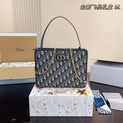 DR262 30 Montaigne Pouch / 10 x 8 x 2.5 inches