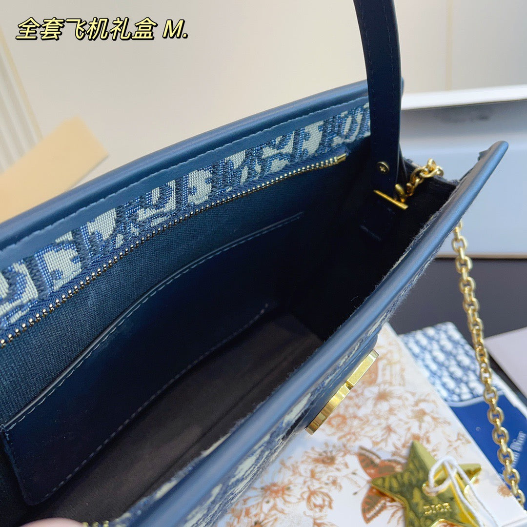 DR262 30 Montaigne Pouch / 10 x 8 x 2.5 inches