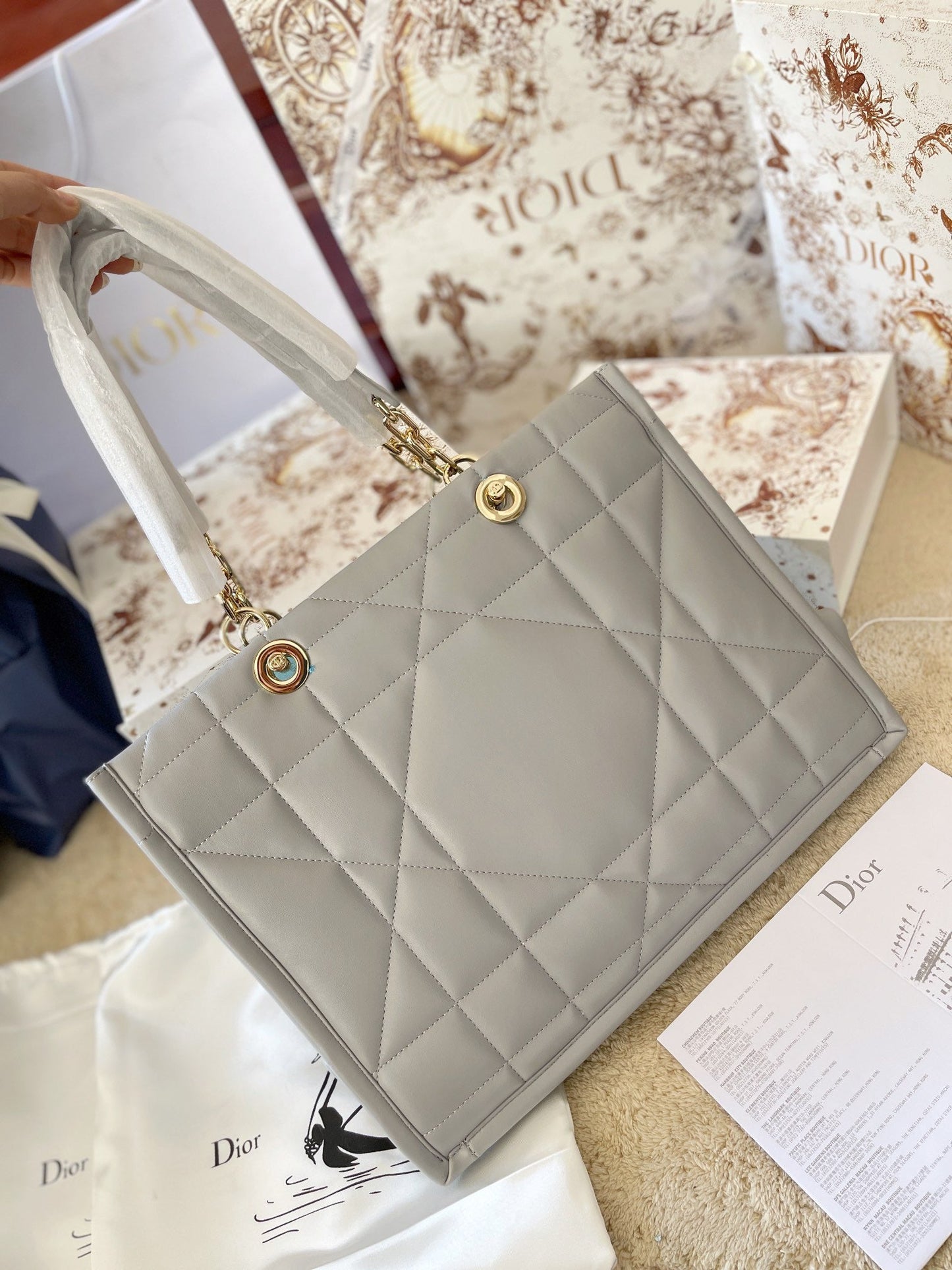 DR263 Medium Dior Essential Tote Bag / 14.5 x 11 x 7 inches