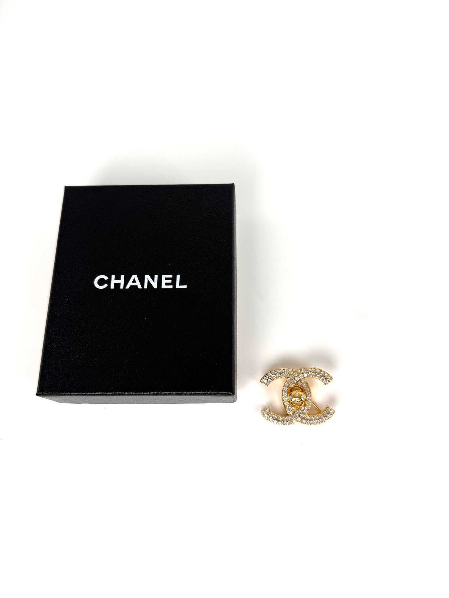 CHANEL Turnlock CC Gold Rhinestone CC Logo 96 Brooch Pin