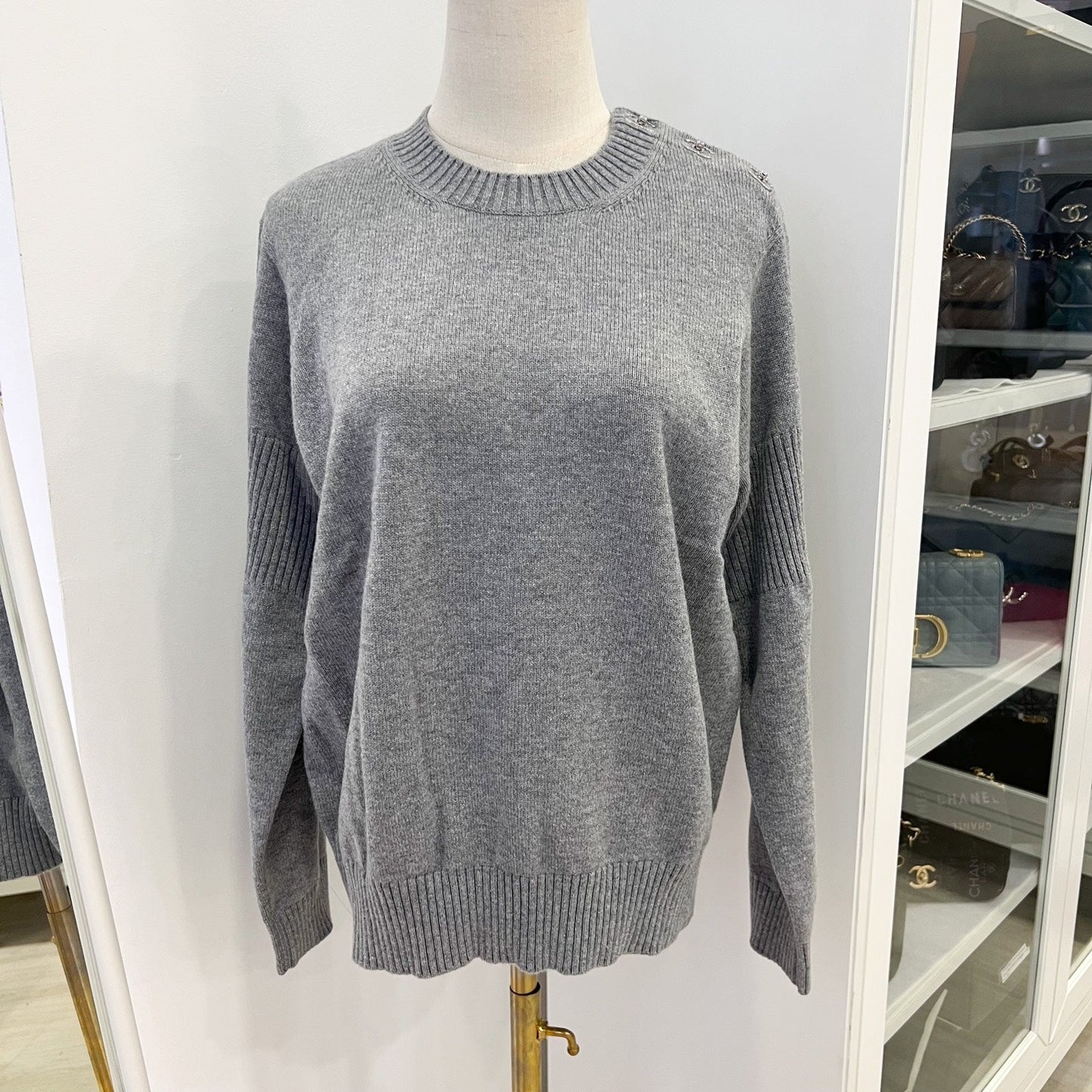 Chanel 24B Knitted Pullover with CC Logo Turnlocks in Grey Cashmere (Model: P77869)