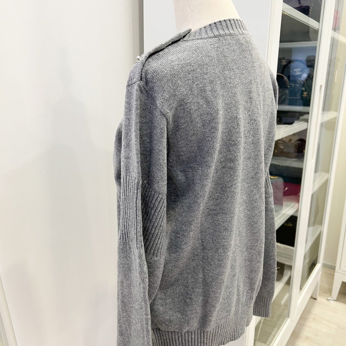 Chanel 24B Knitted Pullover with CC Logo Turnlocks in Grey Cashmere (Model: P77869)