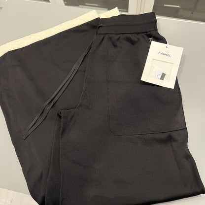 Chanel 25A Pants in Black &amp; Ecru Mixed Fibres (Vicose and Polyamide) Sz 38 (Model: P80118)