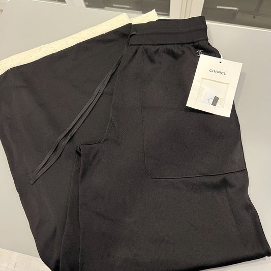Chanel 25A Pants in Black &amp; Ecru Mixed Fibres (Vicose and Polyamide) Sz 38 (Model: P80118)