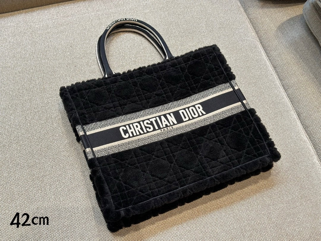 DR339 Medium/Large Dior Book Tote