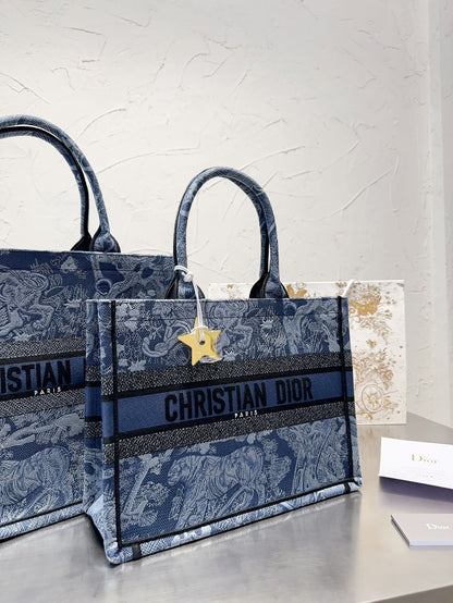 DR324 Medium/Large Dior Book Tote